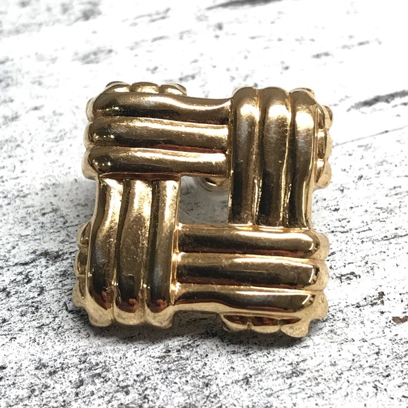🌻4/$20 Vintage Gold Coloured Metal Basketweave Pattern Earrings Pushbacks - Picture 2 of 7